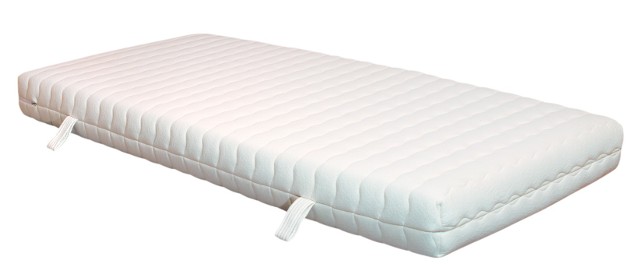Materac na łóżkoWarto zainwestować w materac ze zdejmowanym pokrowcem, który mozna prać. To szczególnie ważne, jeżeli na materacy będzie spał alergik.