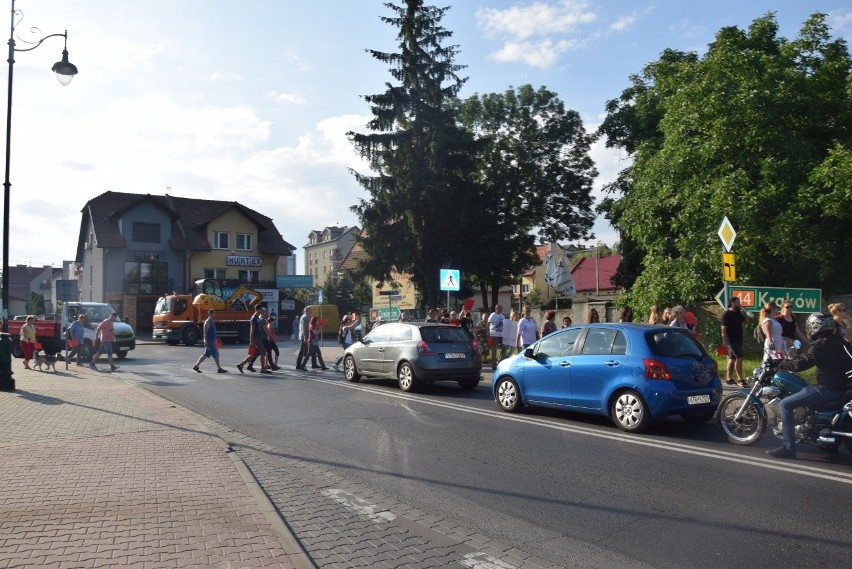 Około stu skawinian protestowało przeciw zatruwaniu...