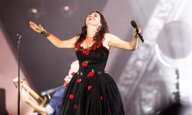 Galeria zdjęć z koncertu głównego Europejskiego Stadionu Kultury w Rzeszowie. Gwiazdą tegorocznej imprezy była grupa Within Temptation.