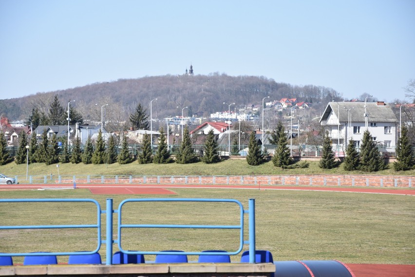 Stadion lekkoatletyczny przy ulic Leszka Drogosza 1...
