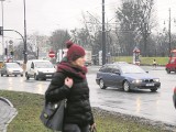 Czytelnik: - Światła na skrzyżowaniu Szosy Chełmińskiej i Czerwonej Drogi w Toruniu są źle ustawione!