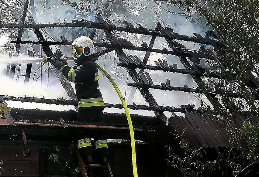 Strażacy gasili drewniane domostwo w góralskiej wiosce