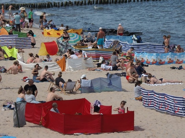 Piękna pogoda spowodowała, że w Mielnie pojawiło się wielu miłośników plażowania. Na Instagramie jest wiele zdjęć z hasztagiem Mielno. Zobaczcie wybrane!Więcej zdjęć na kolejnych slajdach >>>