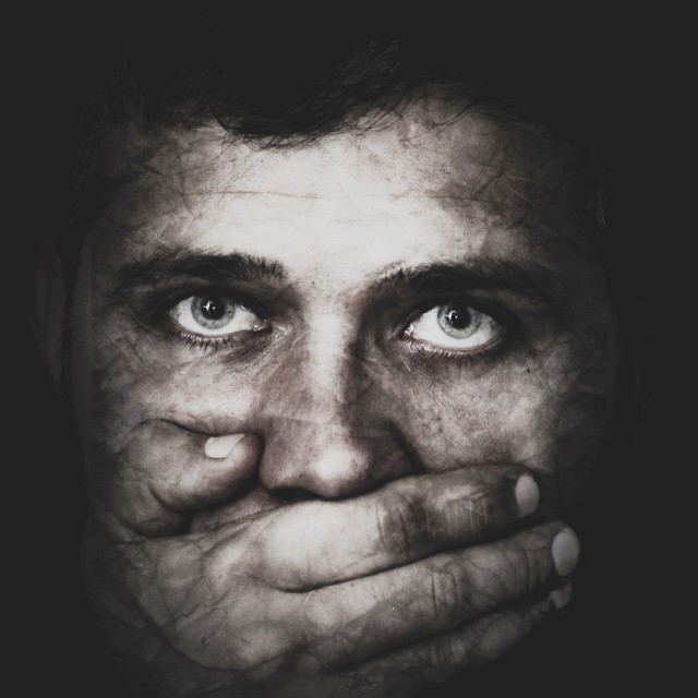 Handel ludźmi w Polsce jest trudnym do wykrycia przestępstwem. W ubiegłym roku policjanci w całym kraju odkryli 64 przypadki takich przestępstw.