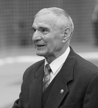 Mieczysław Czarnecki, znana postać sportu na ziemi mogileńskiej zmarł 19 stycznia 2019 r.  w wieku 86 lat