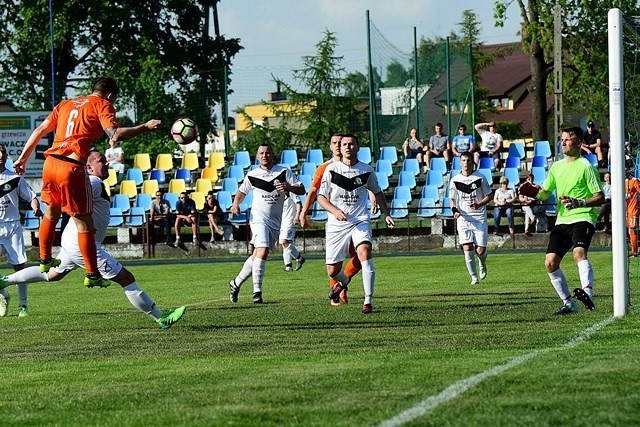 W meczu ćwierćfinałowym Regionalnego Pucharu Polskiego Krajna Sępólno Krajeńskie (na biało) uległa Unii Solec Kujawski 0:9. Rywalem Unii w półfinale będzie Elana Toruń.INNE WYNIKI MECZÓW 1/4 FINAŁU REGIONLANEGO PUCHARU POLSKI - TUTAJ