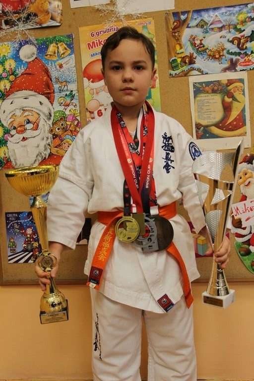 Szymon Libich ze Szkoły Podstawowej w Bliżynie zdobył srebrny medal na Międzynarodowym Turnieju Karate w Wilnie. Zobacz zdjęcia