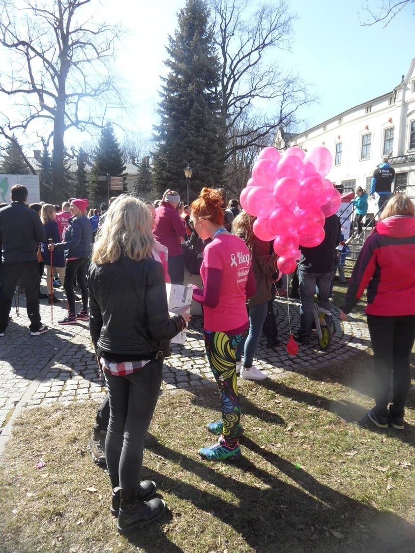 Bieg Polki dla Polki w Żywcu. Promowali profilaktykę badań i zbierali pieniądze [ZDJĘCIA+WIDEO] 