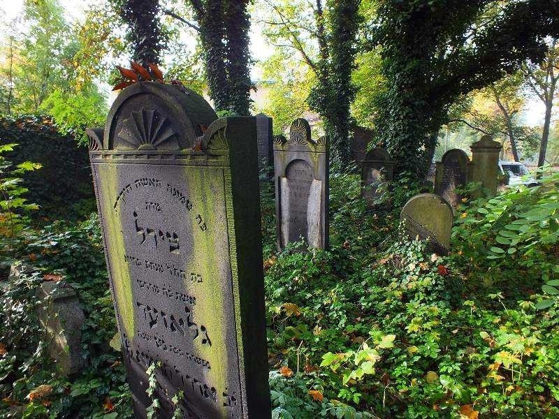 Zwiedzanie cmentarza żydowskiego w Zabrzu i kwesta