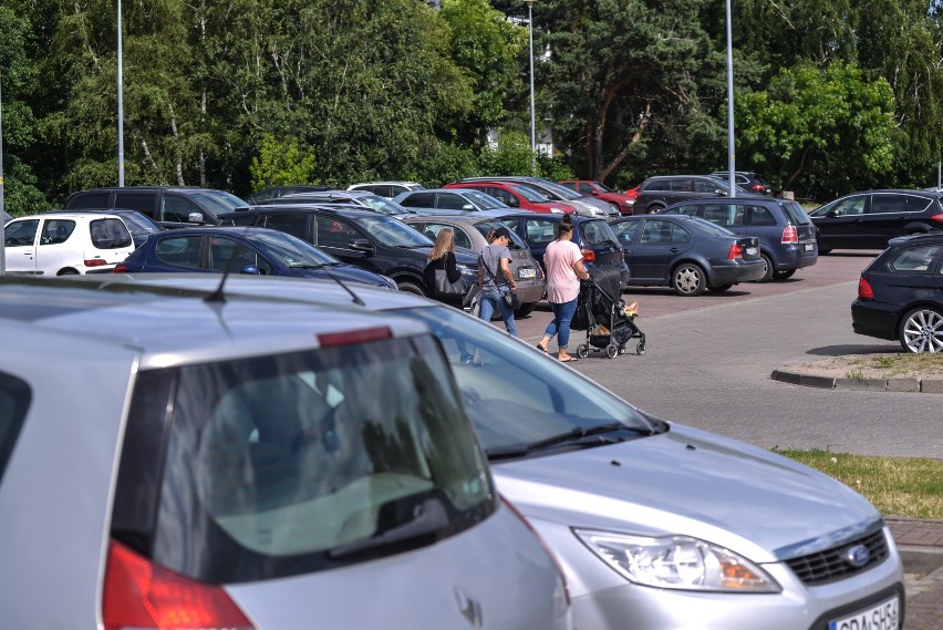 Strefa płatnego parkowania w Brzeźnie. Mieszkańcy przeciwni. Gdzie i czy powstanie? Ostateczną decyzję podejmą radni