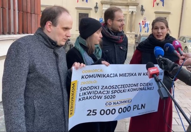 Aktywiści zabiegają o likwidację telewizji Kraków 5020 i przeznaczenie zaoszczędzonych w ten sposób pieniędzy na komunikację miejską.