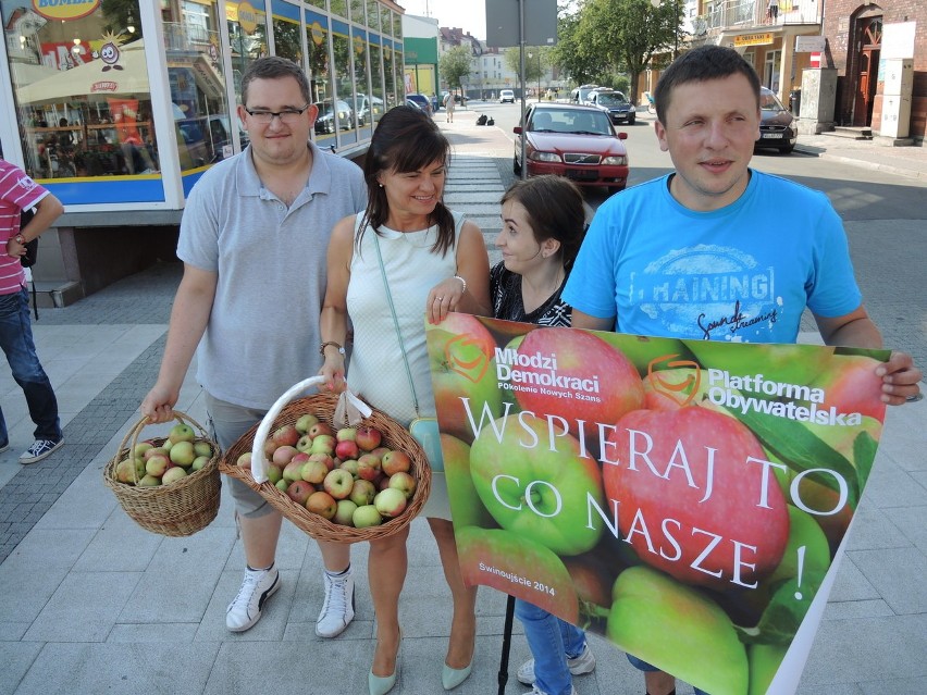 Na złość Putinowi wyszli na ulice z koszami pełnym...