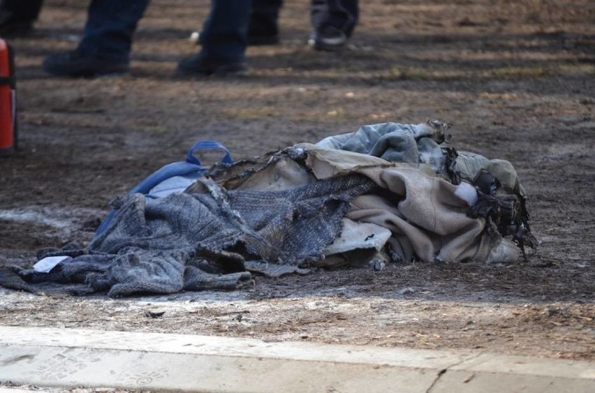 Sąd umorzył sprawę policjantów, w których radiowozie podpalił się bezdomny