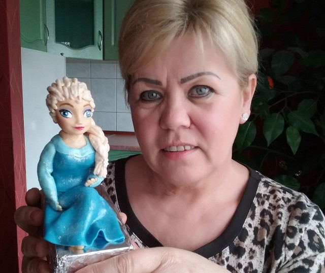 Wykonana przez panią Małgosię Elsa ozdobiła tort urodzinowy sześcioletniej dziewczynki.