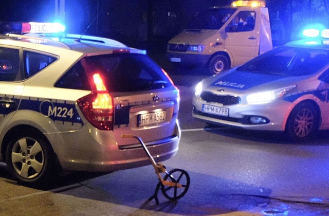 W sumie na ławie oskarżenia zasiada czterech byłych już policjantów, bo zostali zwolnieni ze służby.