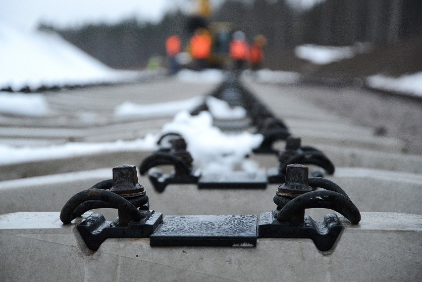 Budowa Pomorskiej Kolei Metropolitalnej. Rozpoczęło się układanie pierwszych torów [ZDJĘCIA]