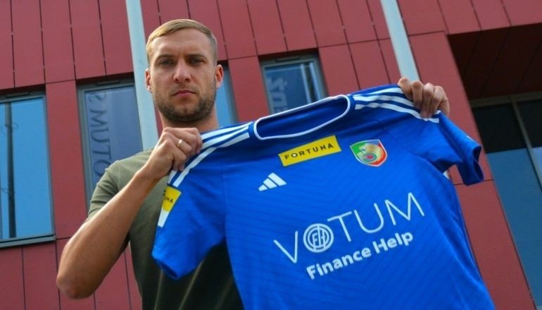 Kolejny piłkarz odszedł z Korony Kielce. Bartosz Kwiecień podpisał