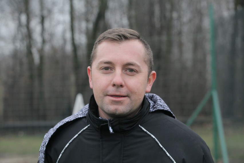 Trener Robert Szwarc prowadzi AKS SMS Łódź