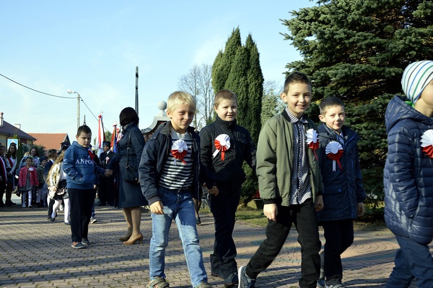 Staszkówka. Uroczyście świętowano rocznice niepodległości. W kościele odsłonięto okolicznościową tablicę