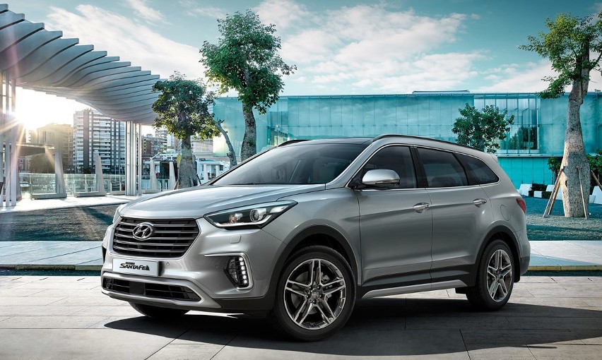 Hyundai Grand Santa Fe...