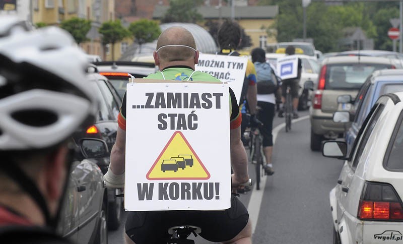 Happening Masy Krytycznej na ulicach Bydgoszczy