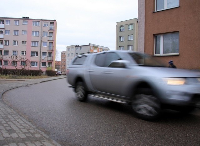 Mieszkańcy twierdzą, że kierowcy jeżdżą tędy za szybko. 