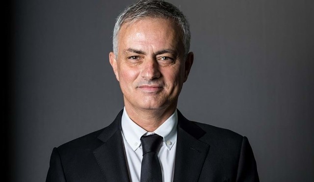 W środę Jose Mourinho rozpoczął swoje rządy w Tottenhamie Hotspur. Na "dzień dobry", zdaniem dziennika The Sun, przedstawił listę życzeń pod kątem zimowego okienka. Znalazlo się na niej pięć nazwisk - w tym jedno o reputacji globalnej. Zobaczcie, kto może wkrótce dołączyć do "Kogutów" portugalskiego trenera.