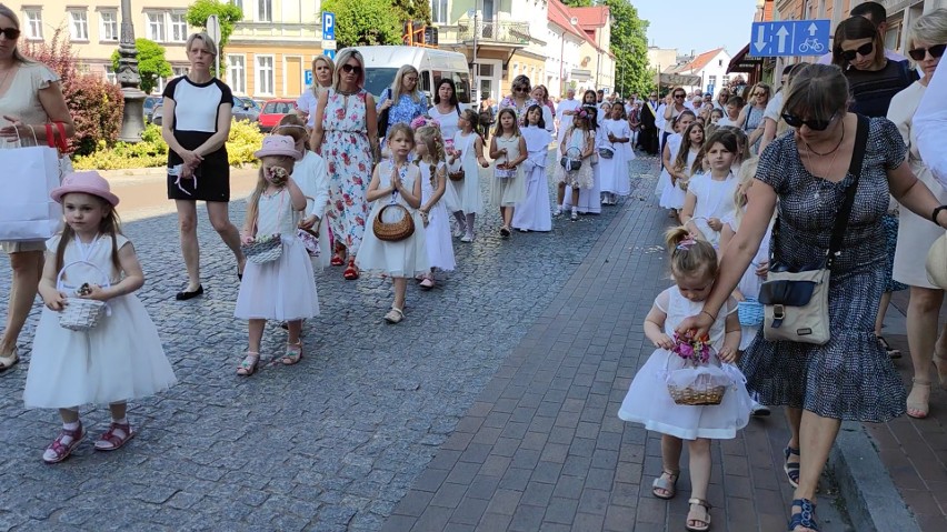 Procesja Bożego Ciała w parafii pw. ścięcia świętego Jana Chrzciciela w Chojnicach | ZDJĘCIA