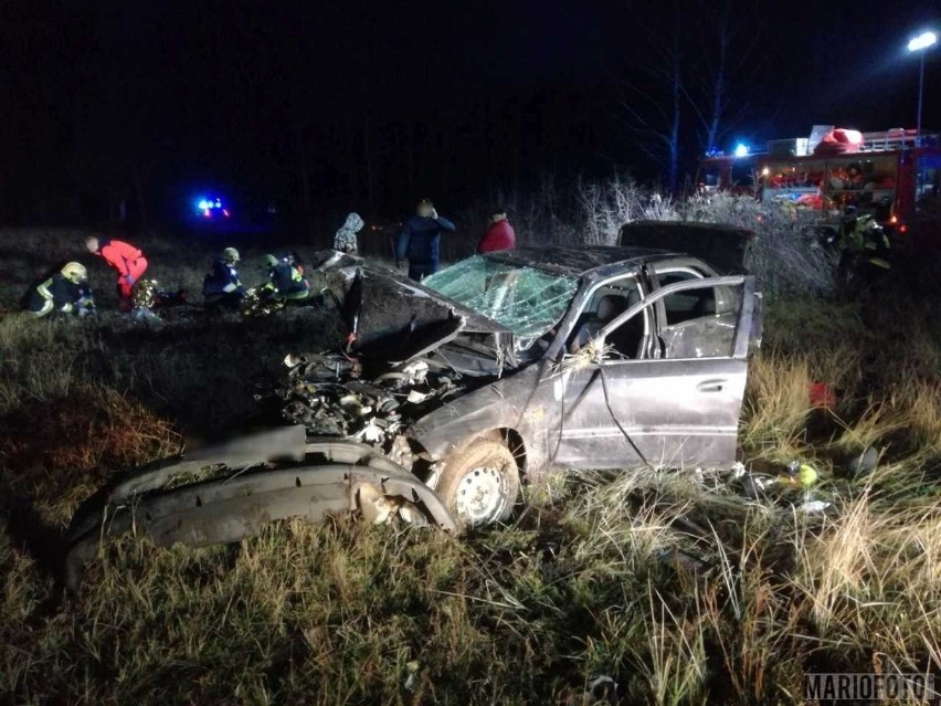 Wypadek w Kuźnicy Katowskiej. Auto dachowało, trzy osoby są poważnie ranne. Kierowca był pijany