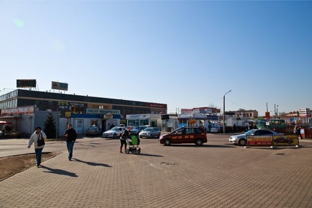 Miasto przygotowało już wstępne wskazania. Wielkie centrum przesiadkowe dla pasażerów kolei i autobusów miałoby powstać między dworcem PKS a ul. św. Rocha. - Nasze założenie jest takie, by maksymalnie wykorzystywać tereny należące do miasta - dodaje wiceprezydent Poliński.