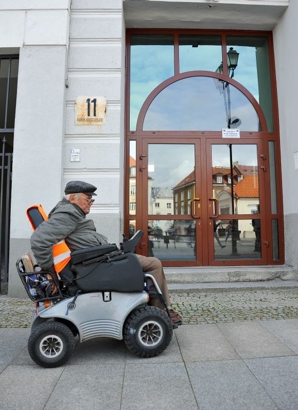 Rozwiązania ułatwiające poruszanie się niepełnosprawnym będą zastosowane np. podczas przebudowy skrzyżowania Piłsudskiego i Sienkiewicza.