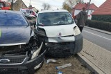 Wypadek na trasie Wrocław - Środa Śląska. Młody kierowca zasłabł i staranował cztery auta [ZDJĘCIA]