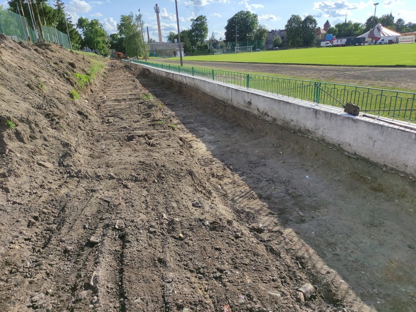 Trwa remont stadionu miejskiego w Byczynie. Po szesnastu...