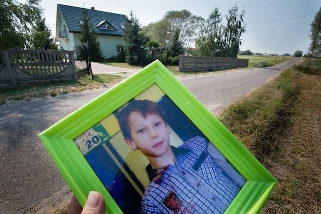 11-letni  Kacper Paradowski zginął tragicznie tuż przed swoim domem w Steklinku (gmina Czernikowo). Na razie to śmierć bez winy...