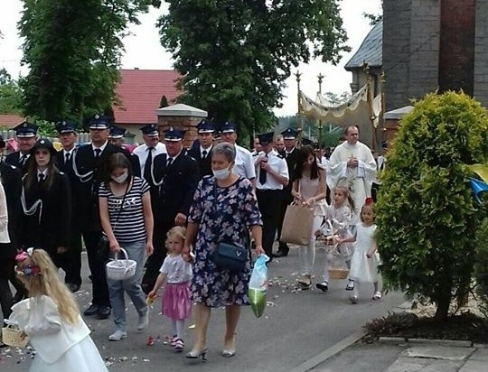 Parafianie z kościoła pod wezwaniem świętego Marcina w...