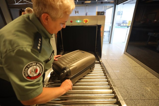 W bagażu seniorki znajdowało się ponad 5 kg heroiny o wartości blisko 2,4 mln zł. (zdjęcie ilustracyjne)