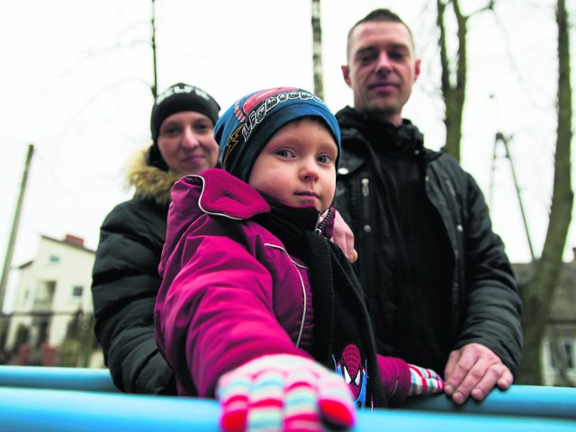 Nabór do przedszkoli 2016 Białystok. Katarzyna i Robert Łachańczuk chcą, żeby ich syn Alan dostał się do przedszkola na Starosielcach. Ale tam jest tylko 7 miejsc. - W czerwcu kończy mi się urlop macierzyński - mówi mama 3-latka.