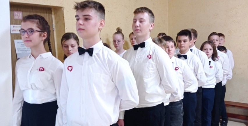 Szkoła w Stąporkowie uczciła odzyskanie niepodległości