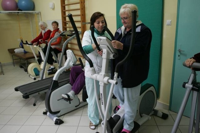Szpital w Kostrzynie dostał od starostwa m. in. rower poziomy i tzw. orbitek.