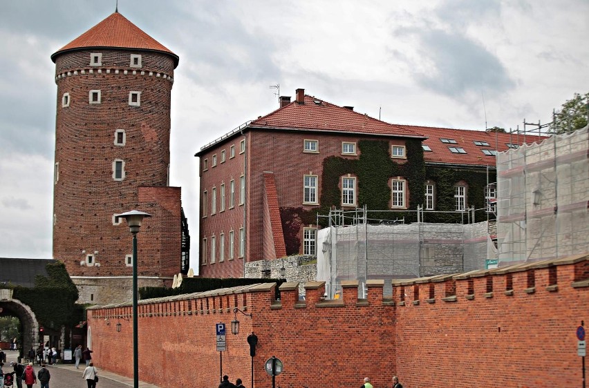 Kraków. Konserwatorski lifting fortyfikacji wzgórza wawelskiego [ZDJĘCIA]