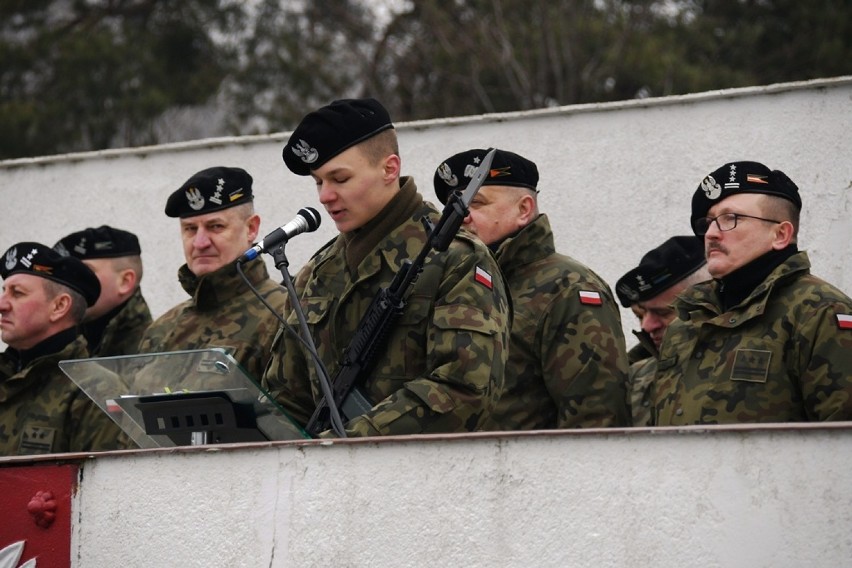 Przysięga wojskowa żołnierzy szkolenia podstawowego w Świętoszowie