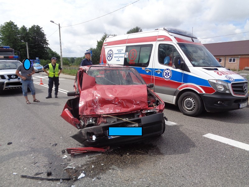 Wypadek w miejscowości Podłęże. Zderzyły się dwa auta, dwie kobiety poszkodowane [ZDJĘCIA]