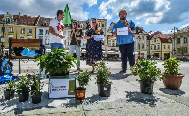 W lipcu bydgoscy Zieloni zorganizowali na Starym Rynku happening. Chcieli, by w tym miejscu było więcej zieleni