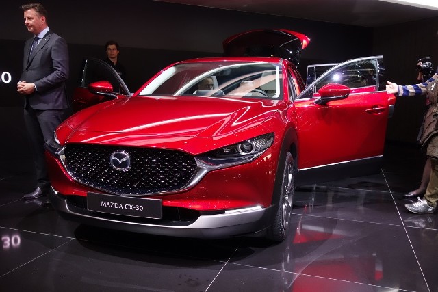 Mazda CX-30 Sprzedaż wersji z silnikiem 2.0 SKYACTIV-G rozpocznie się już w lipcu, a pierwsze samochody trafią do klientów wczesną jesienią 2019.Fot. Ryszard M. Perczak