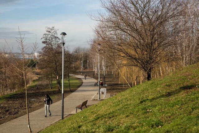 Mieszkańcy mogą się już cieszyć nowymi, wygodnymi alejkami z oświetleniem i małą architekturą