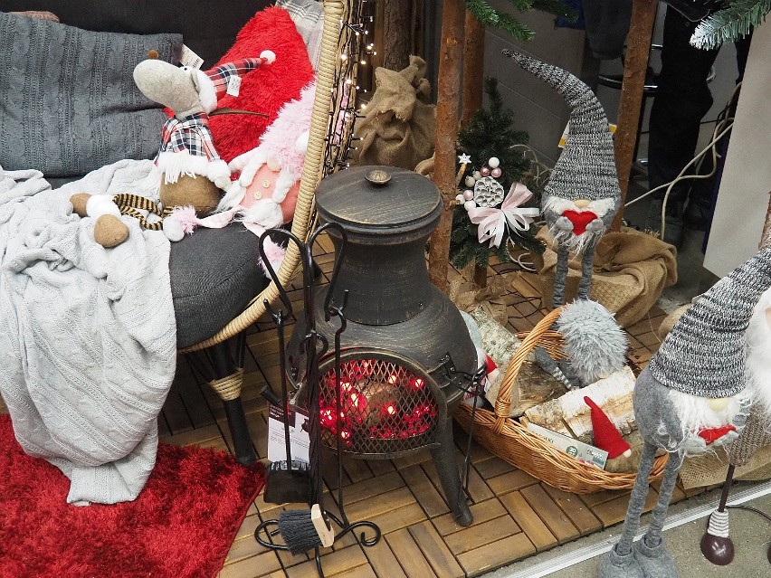 W łódzkich marketach jest duży wybór świątecznych dekoracji. CENY, ZDJĘCIA. Jak udekorować na święta Bożego Narodzenia balkon, taras i ogród