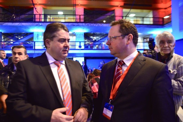Andrzej Szejna, szef SLD w regionie świętokrzyskim, oraz Sigmar Gabriel, wicekanclerz Niemiec i minister gospodarki (z prawej).
