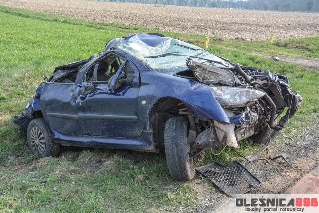 Auto rozbite po dachowaniu. Kierowca kompletnie pijany [ZDJĘCIA] | Gazeta  Wrocławska