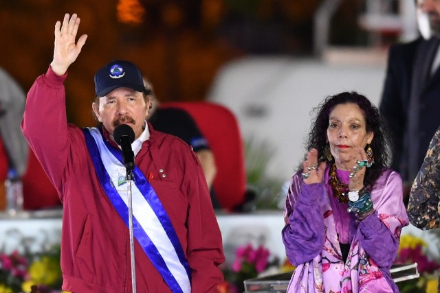 Daniel Ortega i jego żona Rosario Murillo