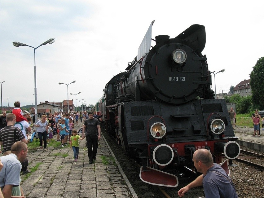 Pociąg turystyczny Galeon prowadzony przez parowóz - Miastko...